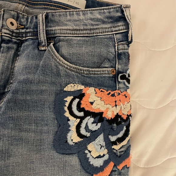 PILCRO Embroidered High-Rise Relaxed Jeans - Blue - Size 25 - Picture 14 of 15